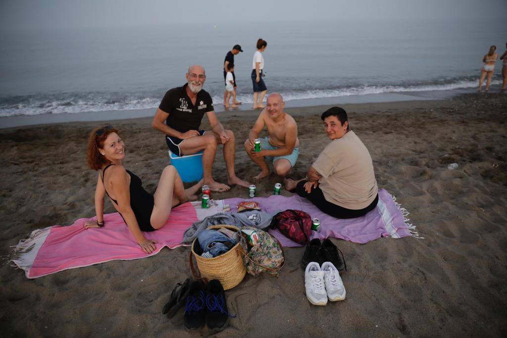 La playa de la Misericordia, atestada de grupos de familiares y amigos