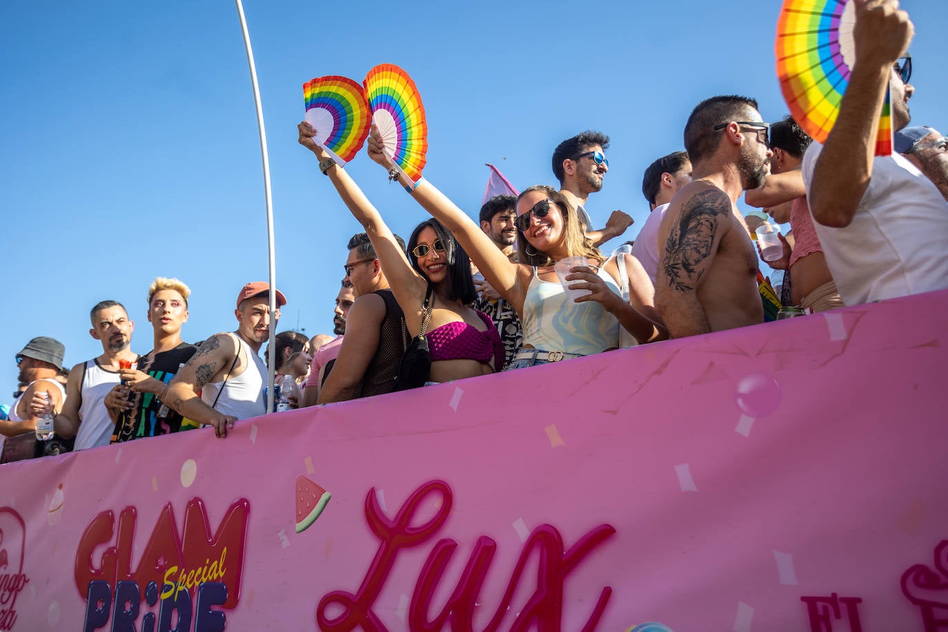 La celebración del día grande del Orgullo de Sevilla, en imágenes