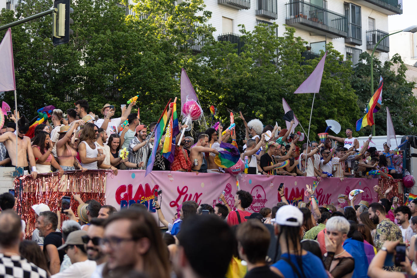 La celebración del día grande del Orgullo de Sevilla, en imágenes