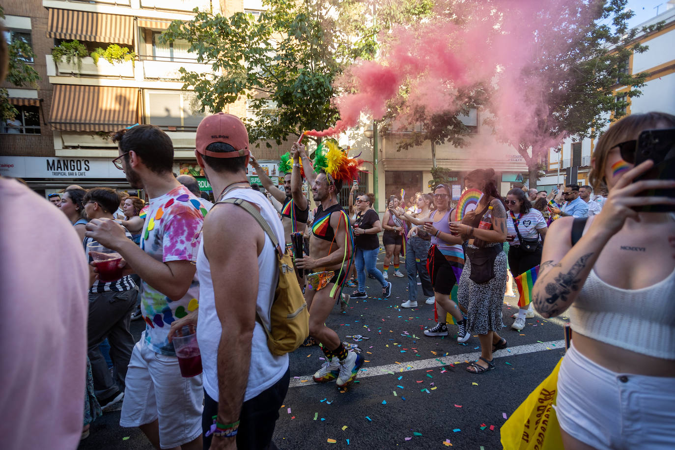 La celebración del día grande del Orgullo de Sevilla, en imágenes