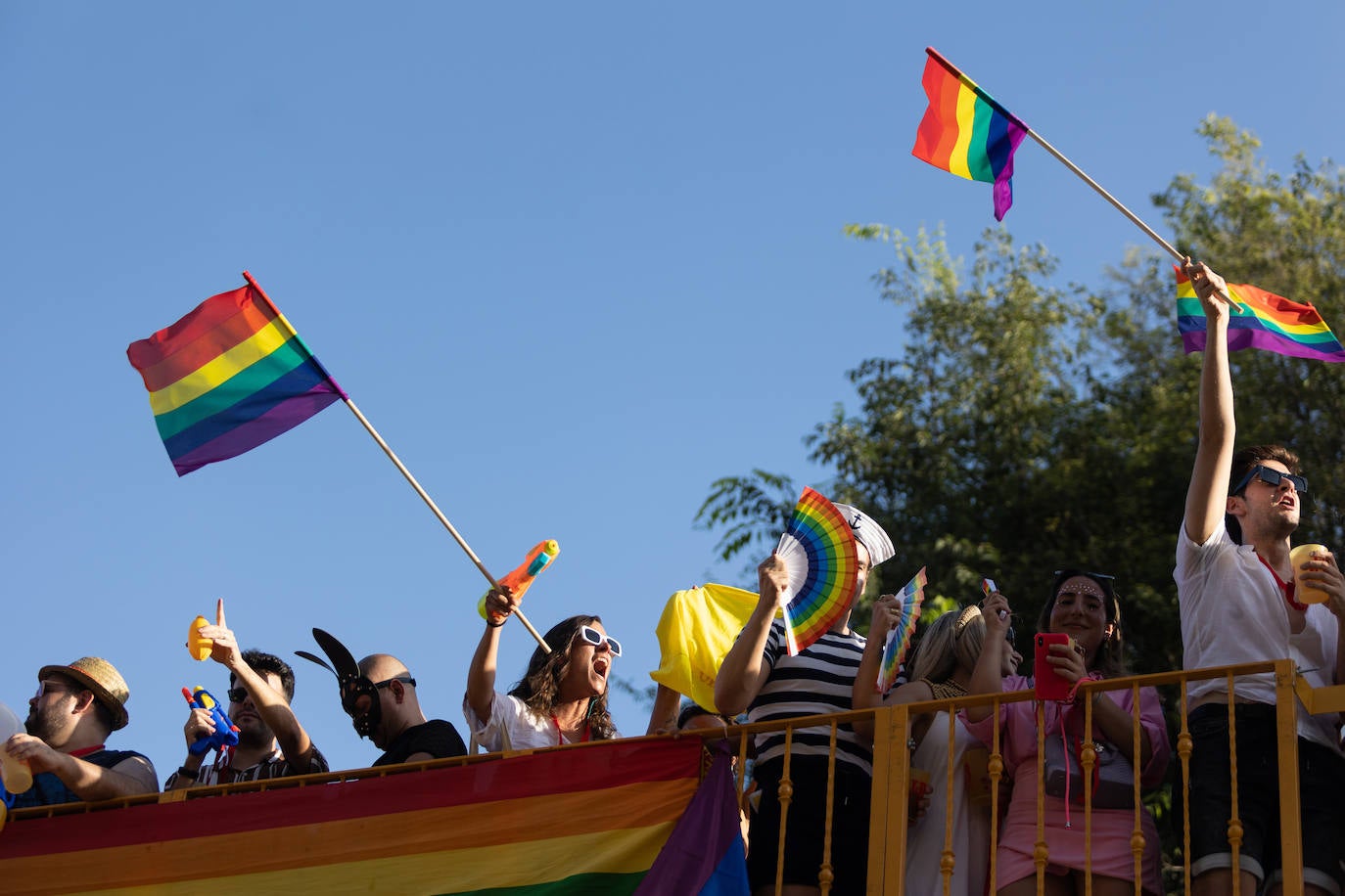 La celebración del día grande del Orgullo de Sevilla, en imágenes