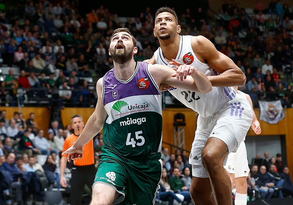 Kravish y Tavares durante el Unicaja-Real Madrid de la Copa.