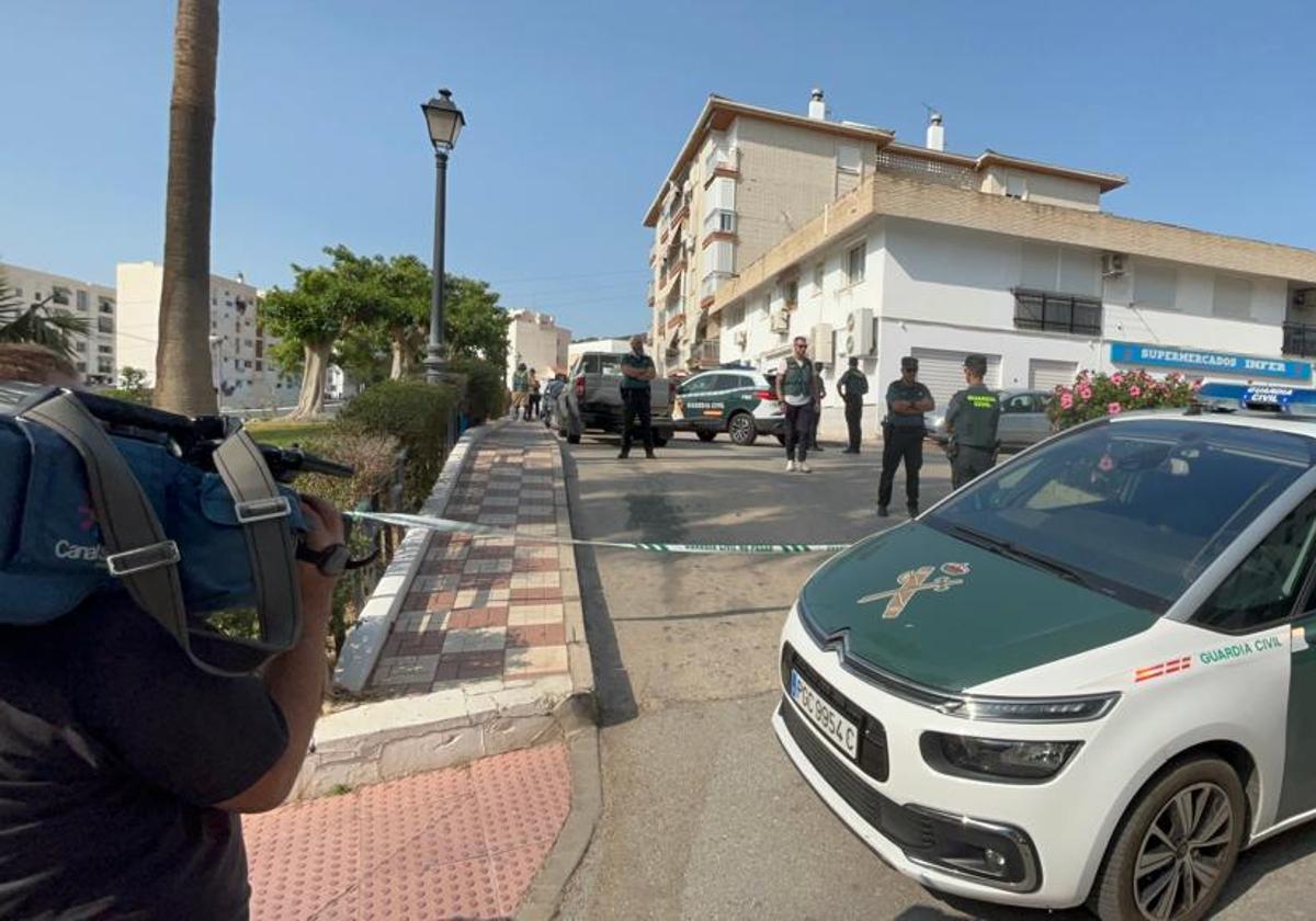 Un militar retirado dispara a su exmujer en Torrox y se suicida con la misma pistola