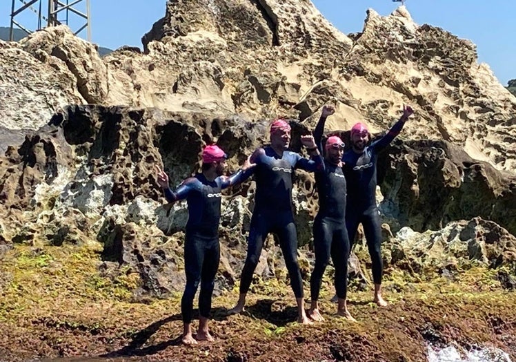 Los cuatro alhaurinos al llegar a la costa de Marruecos.