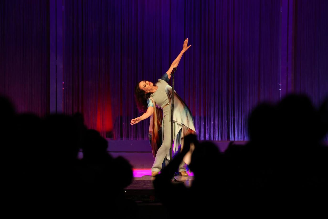 Luz Casal conquista el Teatro Cervantes