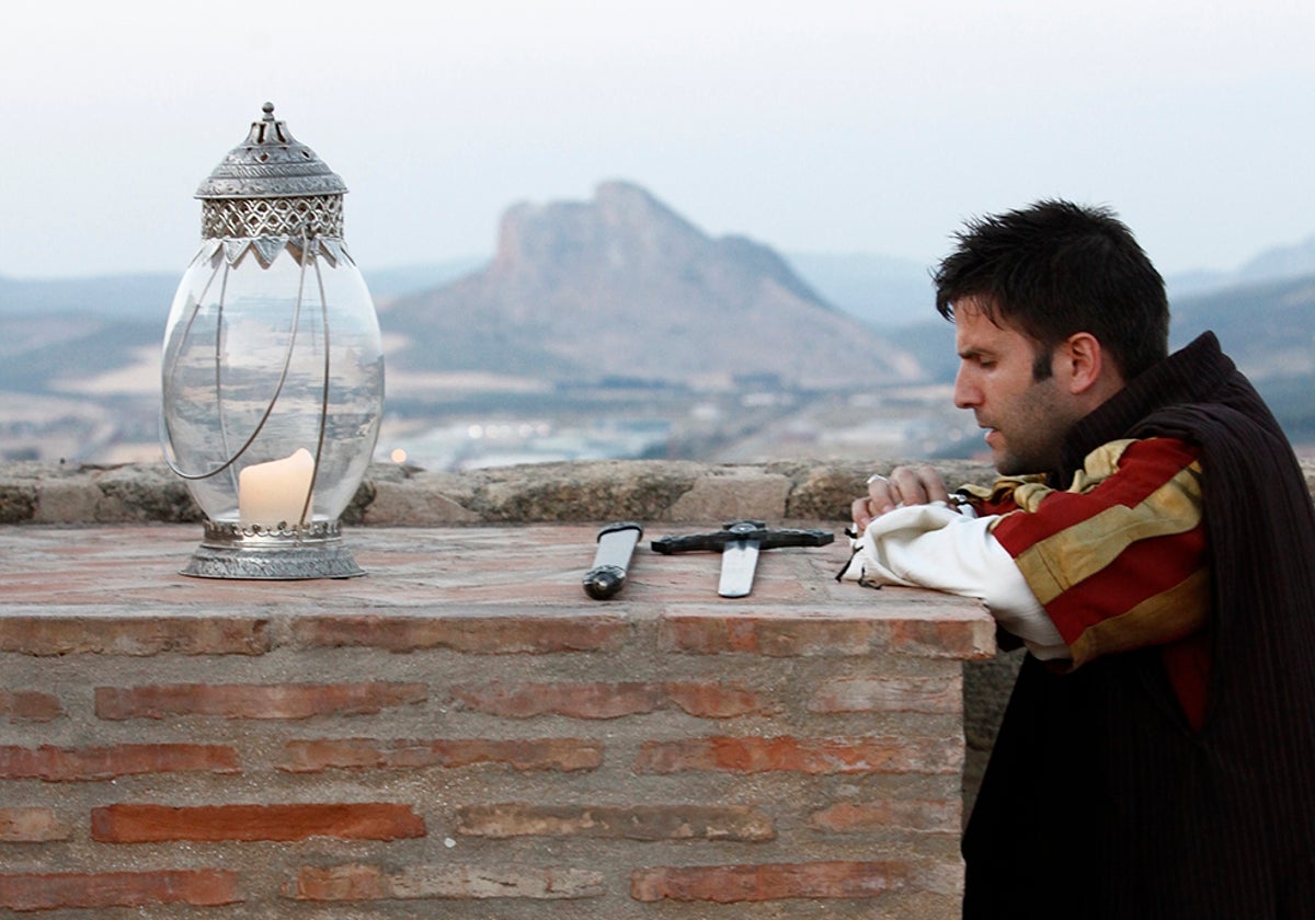 En la zona amurallada, el Infante don Fernando 'el de Antequera' es uno de los personajes que muestran la visita.