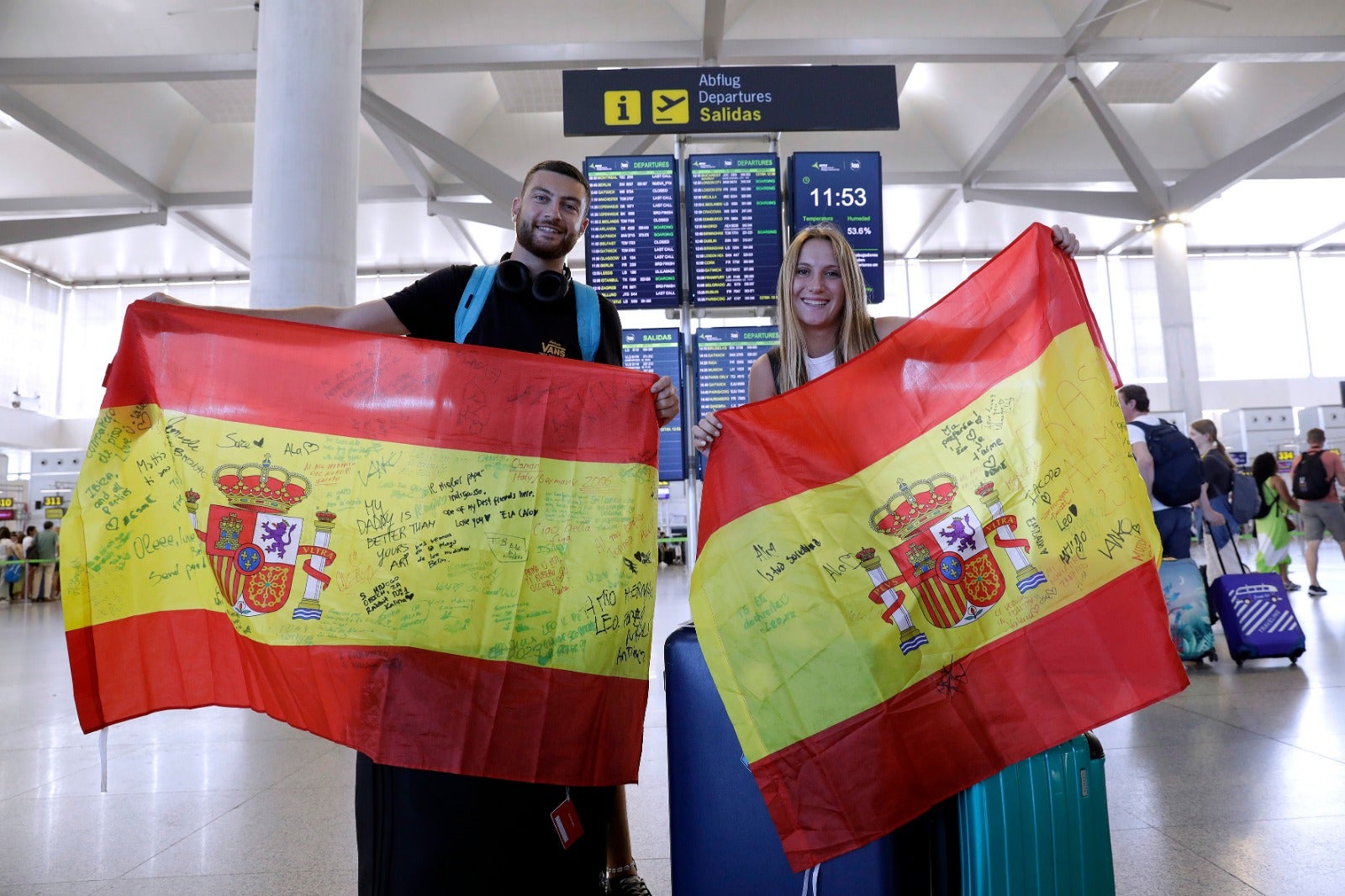 Leonardo y Arrianna vuelan desde Málaga a Turín terminado su año de beca Erasmus. "Un golpe en el corazón" ha sido la despedida de tantos amigos que dejan en España.