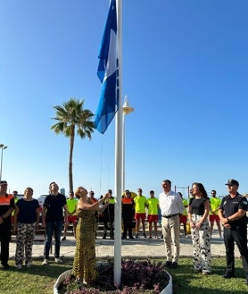 Imagen secundaria 2 - Izado de las banderas azules en Algarrobo, Torrox y Nerja.