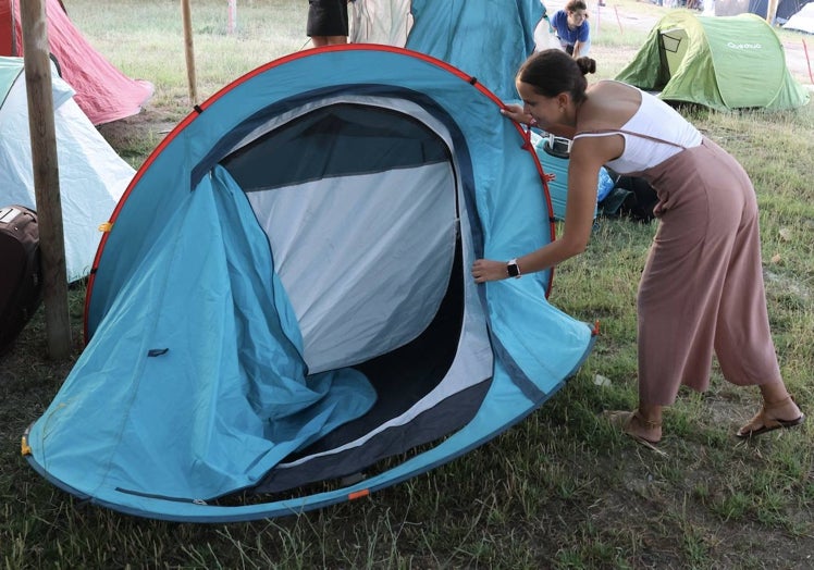 Los 'weekers' más fieles al camping tampoco fallaron a la cita del primer día.