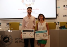 Daniel Di Zeo (ganador) y Christiane María Arrivillaga (accésis), del concurso 'Thesis Talk'.