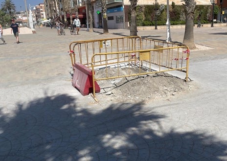 Imagen secundaria 1 - Tres imágenes del estado que presentan las obras este miércoles en Rincón de la Victoria.