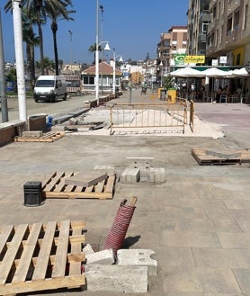 Imagen secundaria 2 - Tres imágenes del estado que presentan las obras este miércoles en Rincón de la Victoria.