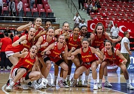 Las jugadoras españolas celebran el pase a semifinales.