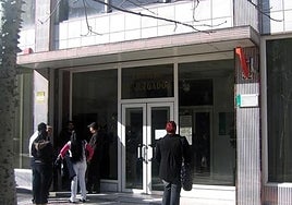 Entrada a los juzgados de Torremolinos.