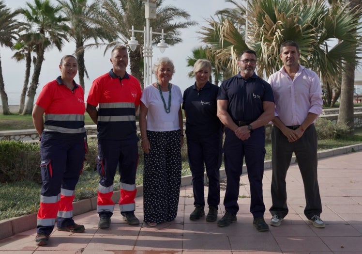 Imagen principal - Los operarios de limpieza de Málaga cambian de &#039;look&#039;