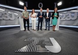 Imagen que muestra a Mari Nieves Ramírez, Elías Bendodo, Toni Valero y Patricia Rueda en el debate organizado por SUR y 101TV.