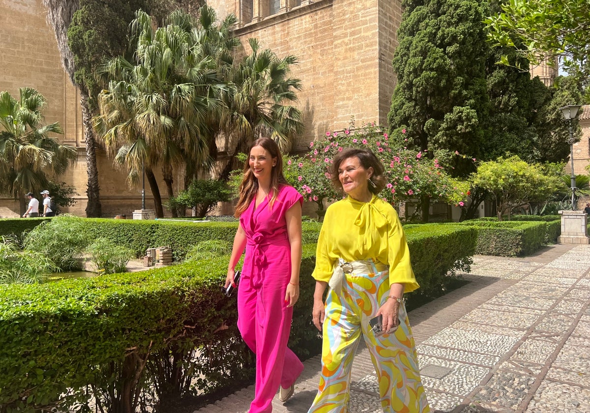 Mari Nieves Ramírez y Carmen Calvo, en Málaga.