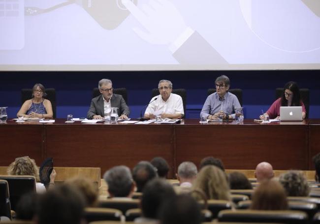 Sesión del claustro de la UMA celebrado esta mañana en el Paraninfo de El Ejido.