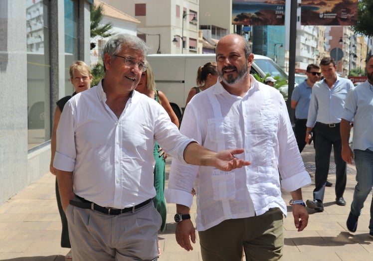 García Urbano y Rollán, en las calles de Estepona.