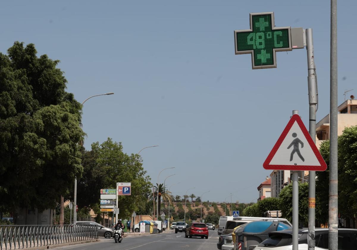 Un termómetro marca 48 grados en Cártama.