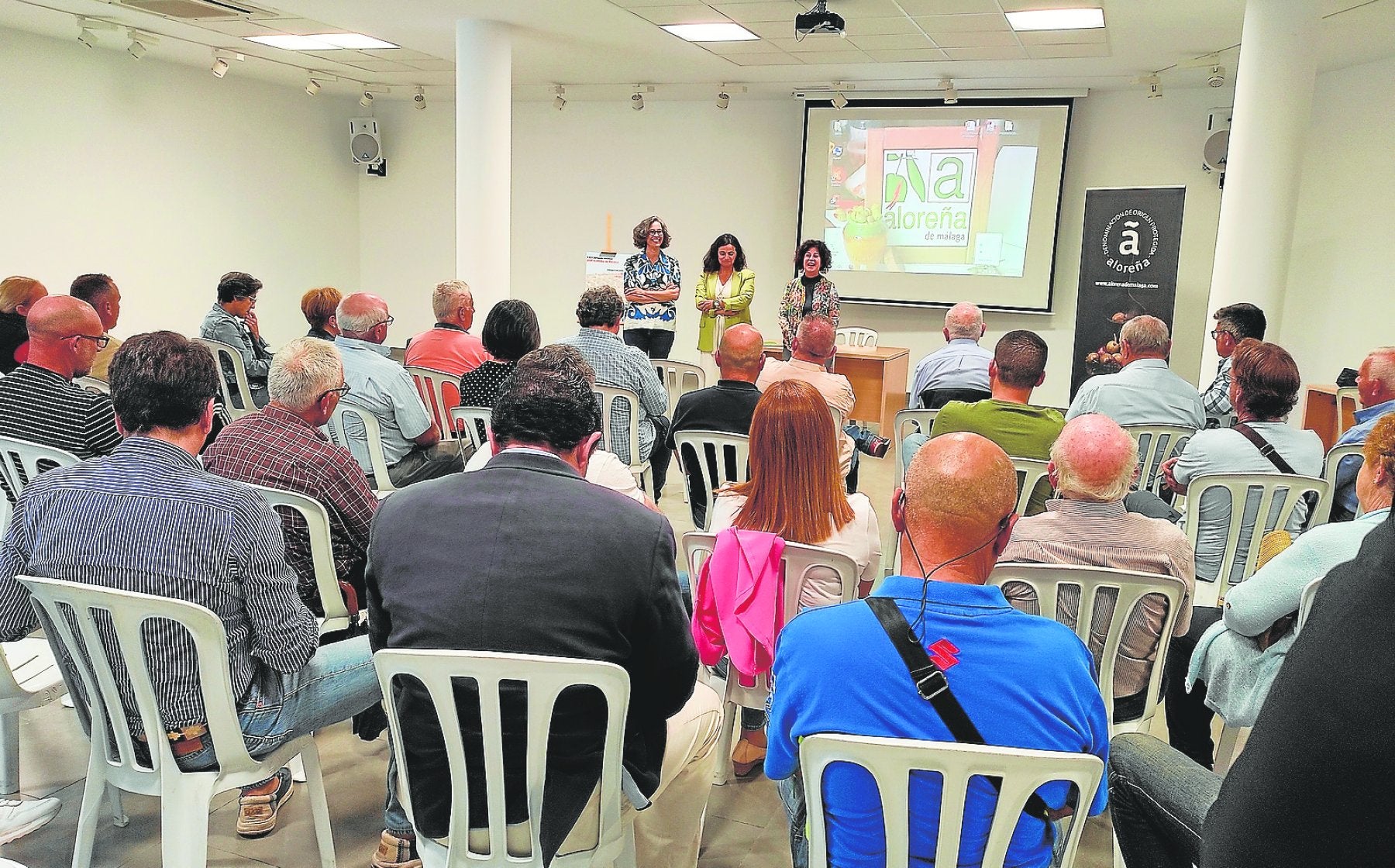 Asistentes a la XXII Jornada Técnica de la DOP Aloreña de Málaga en Alozaina.