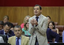 Juanma Moreno, durante su intervención en la sesión de control.