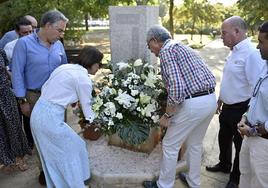 Elías Bendodo participó en acto del PP ante los Jardines de Miguel Ángel Blanco en Antequera