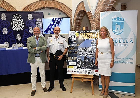 Gómez-Villares, Rando y Muñoz, durante la presentación de la carrera.