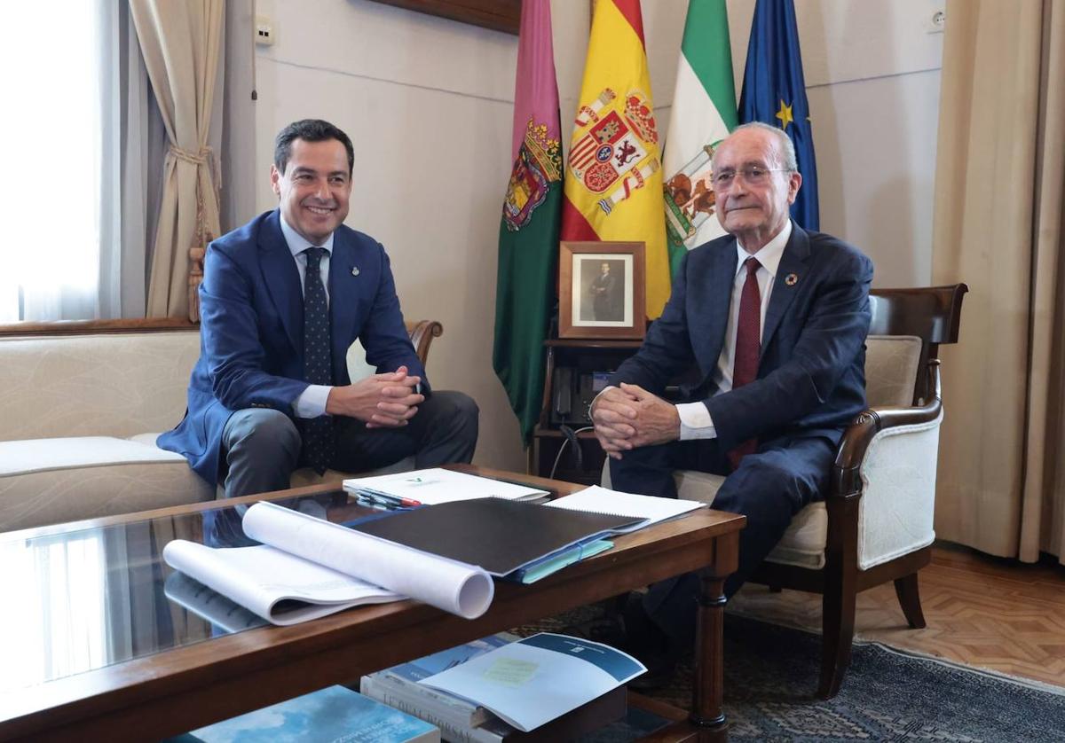 El presidente de la Junta de Andalucía, Juanma Moreno, y el alcalde de Málaga, Francisco de la Torre.