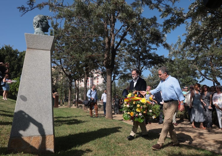 Rajoy y Bendodo, en la ofrenda.