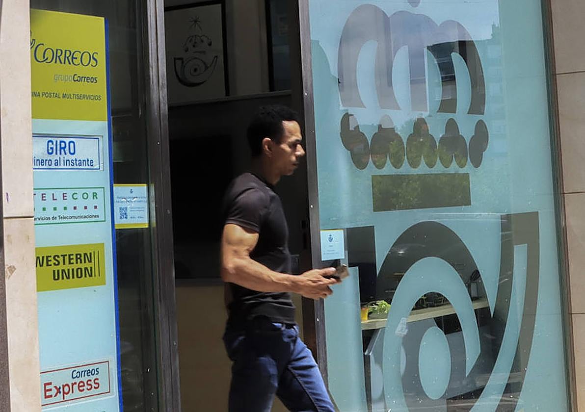 Correos admite 401.000 solicitudes de voto por correo en Andalucía, un 128% más que en las últimas generales