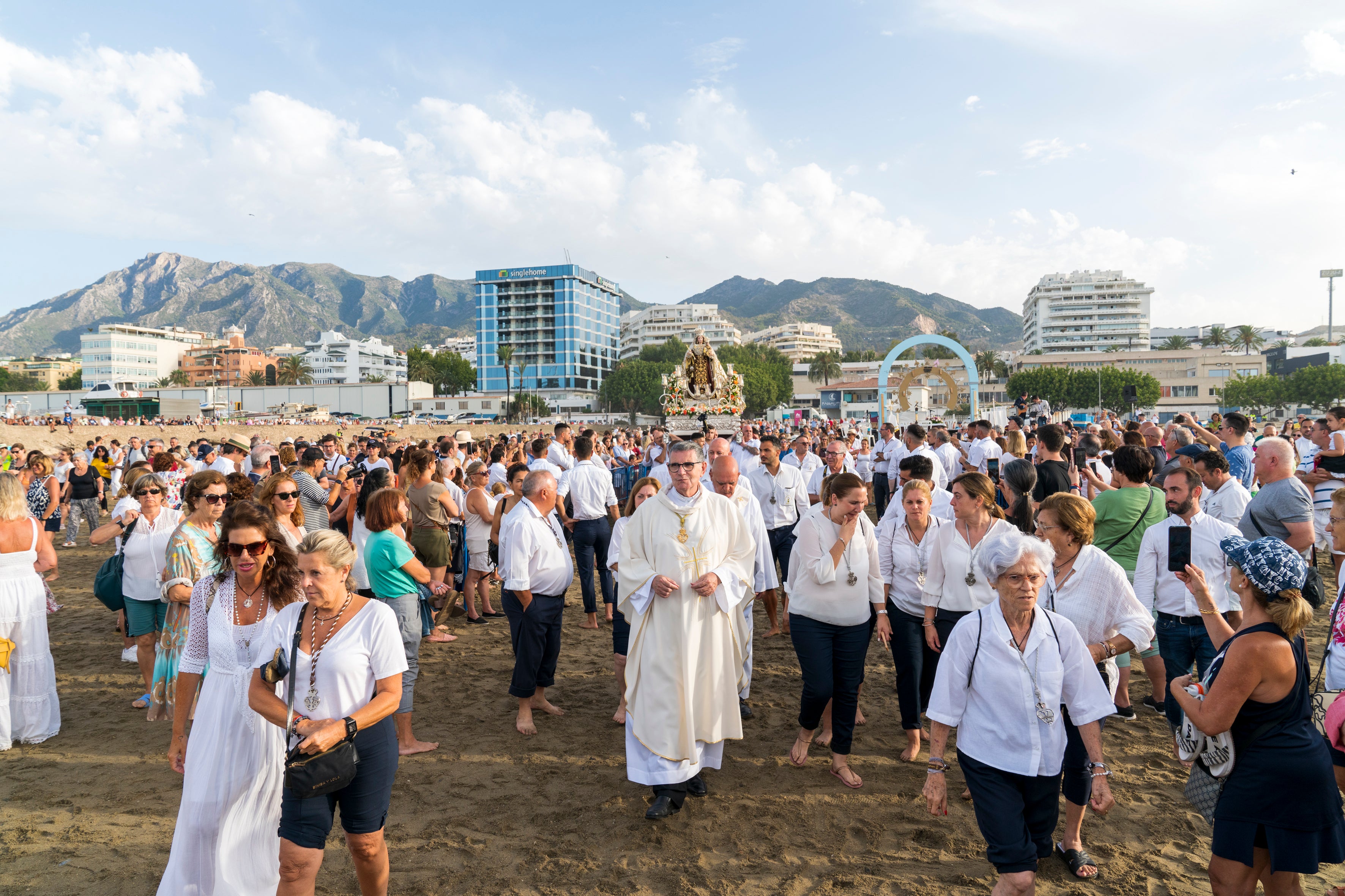 Rosario de la aurora y procesión de la Virgen del Carmen en Marbella