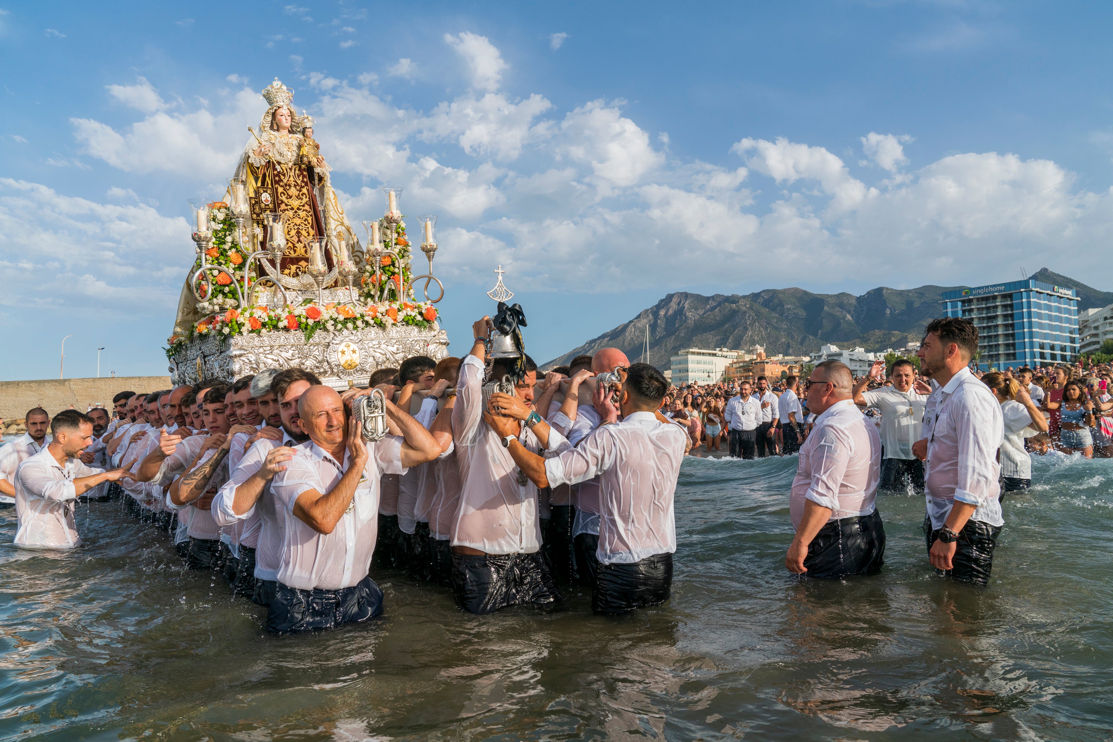 Rosario de la aurora y procesión de la Virgen del Carmen en Marbella