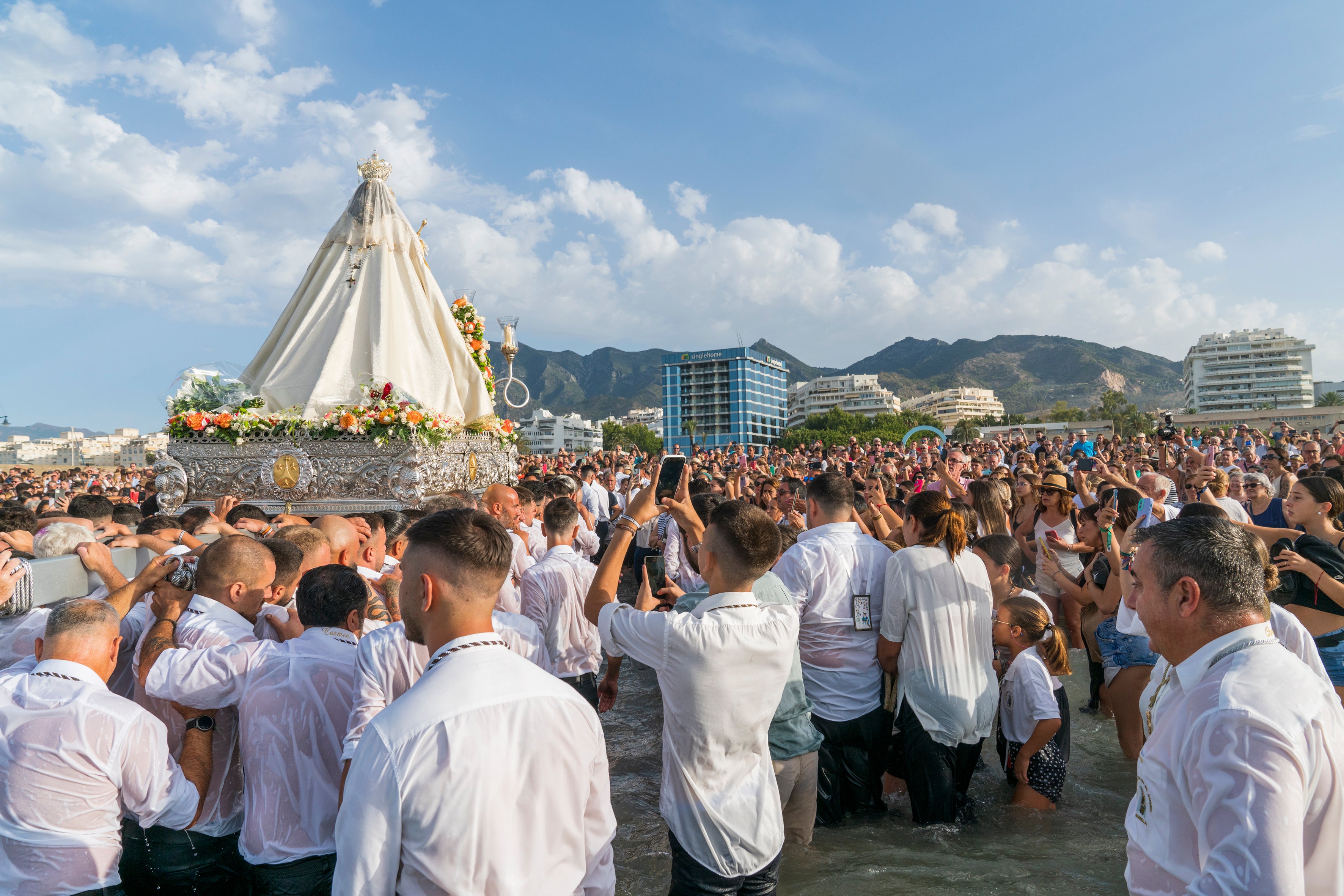 Rosario de la aurora y procesión de la Virgen del Carmen en Marbella