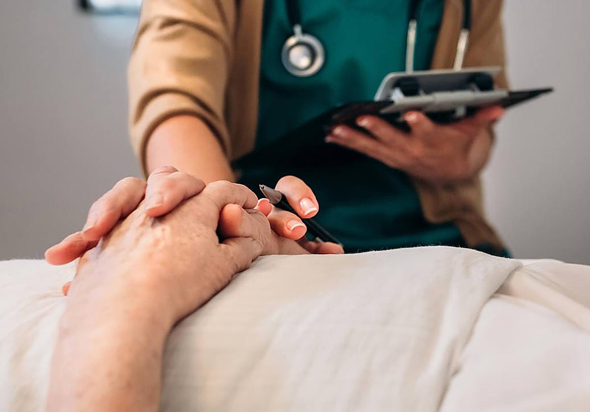 Málaga registró 18 expedientes de eutanasia en 2022, el 35% de toda Andalucía