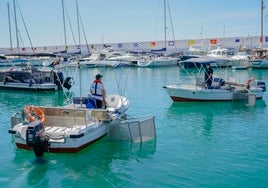 Barcos de limpieza del litoral.