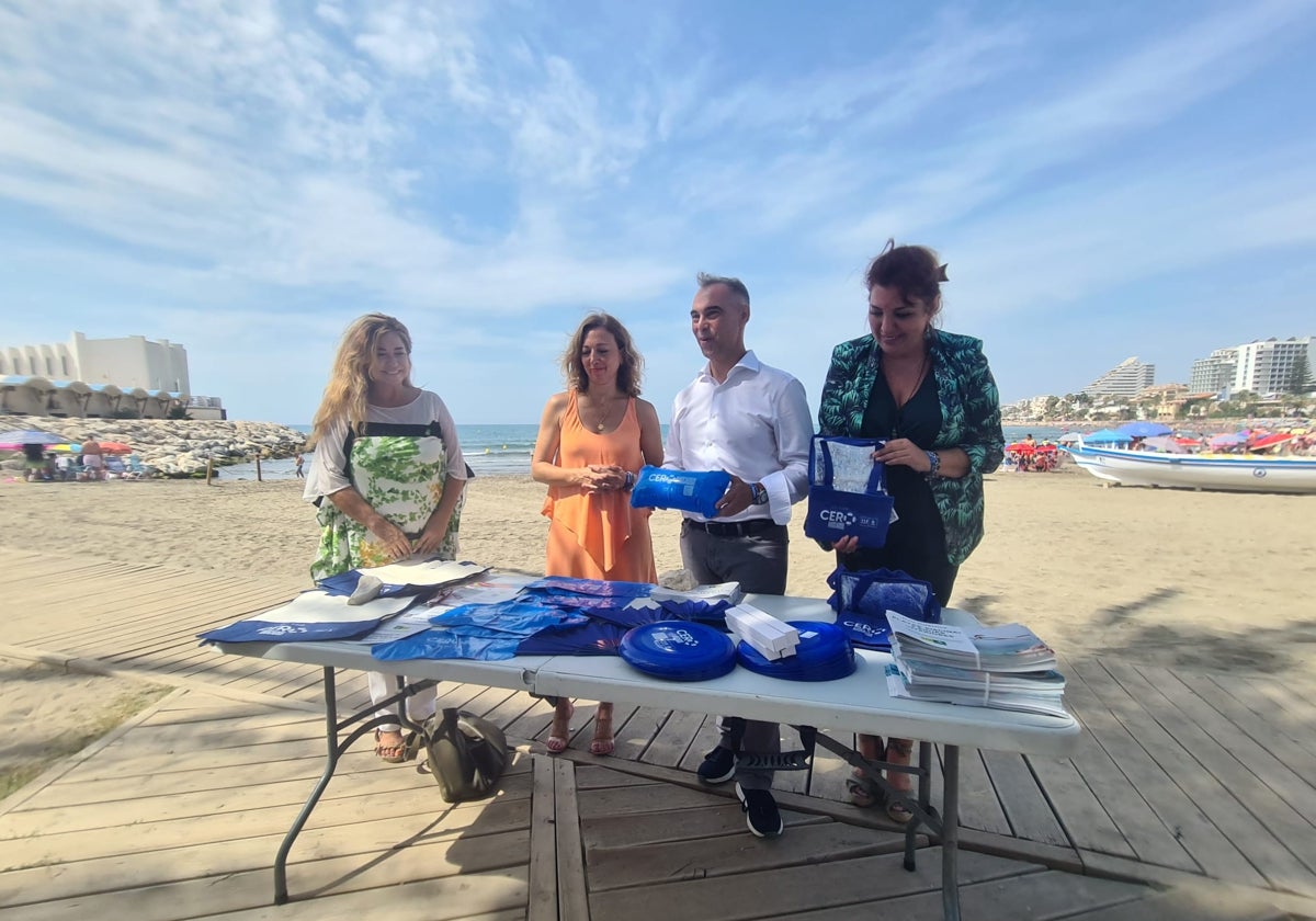 Presentación de la campaña 'Cero ahogados' en la playa de Malapesquera en Benalmádena.