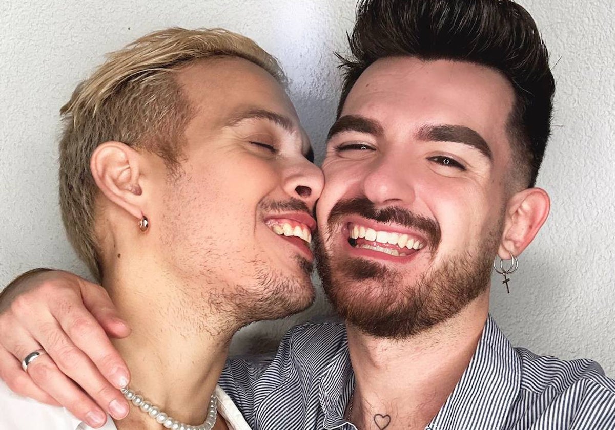 Iván Solar, más conocido por su nombre de drag: Killer Queen, y su novio Iván Alcázar.
