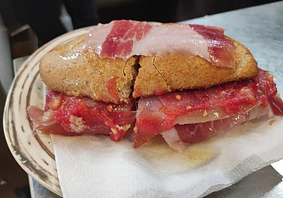 Pitufo ibérico con la 'firma' de Paco.