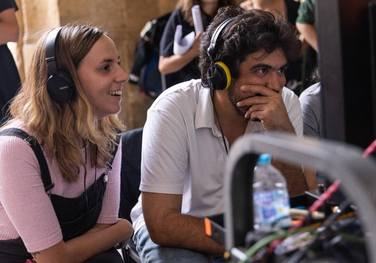 El director de 'Te estoy amando locamente', Alejandro Marín junto a la coguionista, Carmen Garrido.
