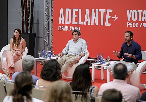 Mari Nieves Ramírez, José Luis Escrivá y Daniel Pérez, en el acto de cierre de campaña.