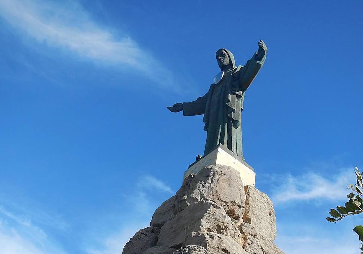 La actual imagen del Sagrado Corazón de Jesús se inauguró en febrero de 1995.