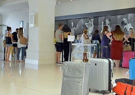 Turistas en un hotel de Marbella.