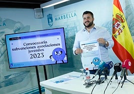 El concejal de Juventud, Alejandro Díaz, presenta la convocatoria de subvenciones.