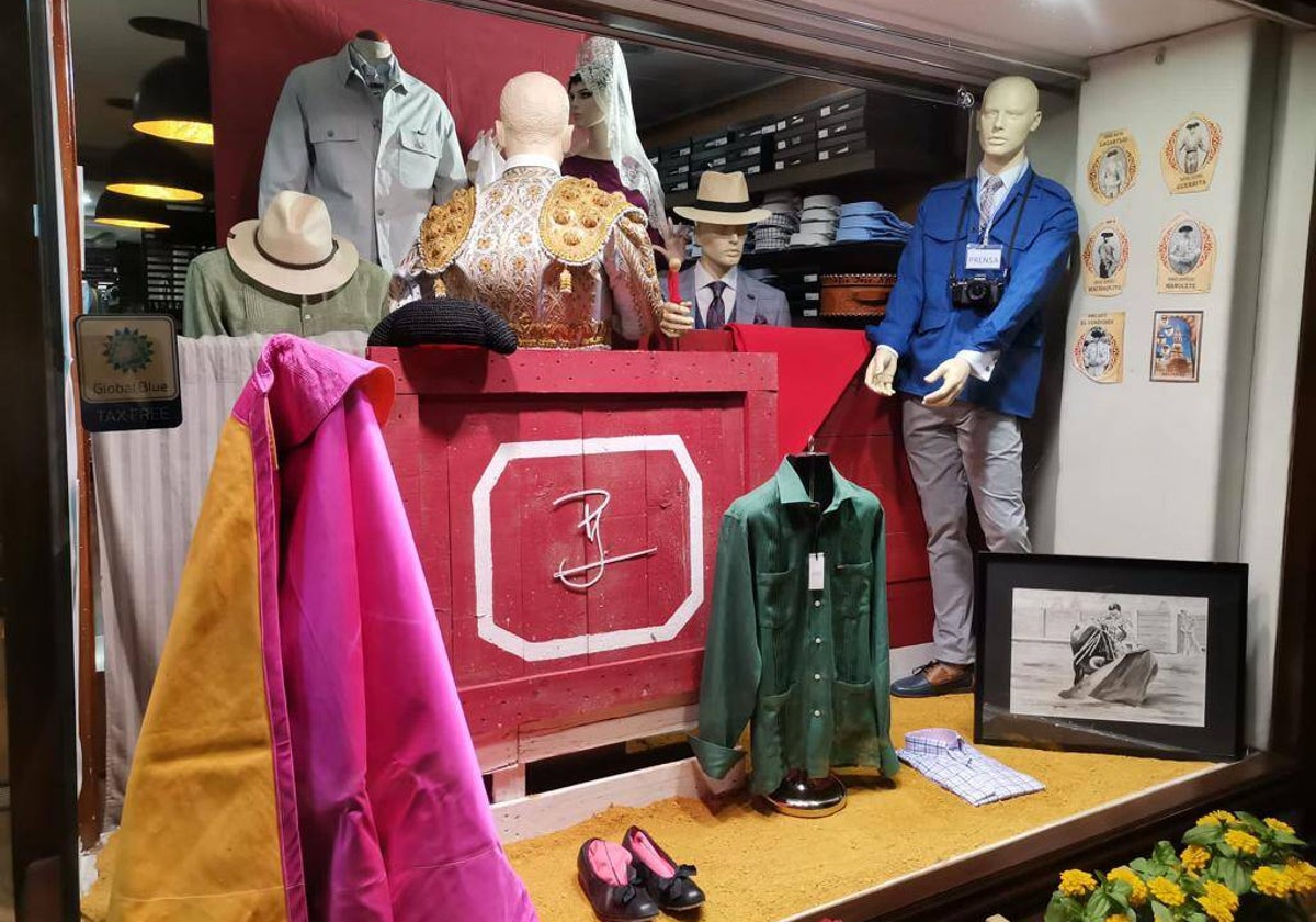 Imagen de archivo de un escaparate con motivos taurinos.
