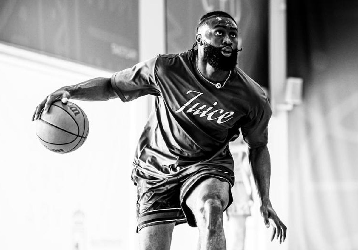 Jaylen Brown entrenando la pasada semana en Fuengirola.