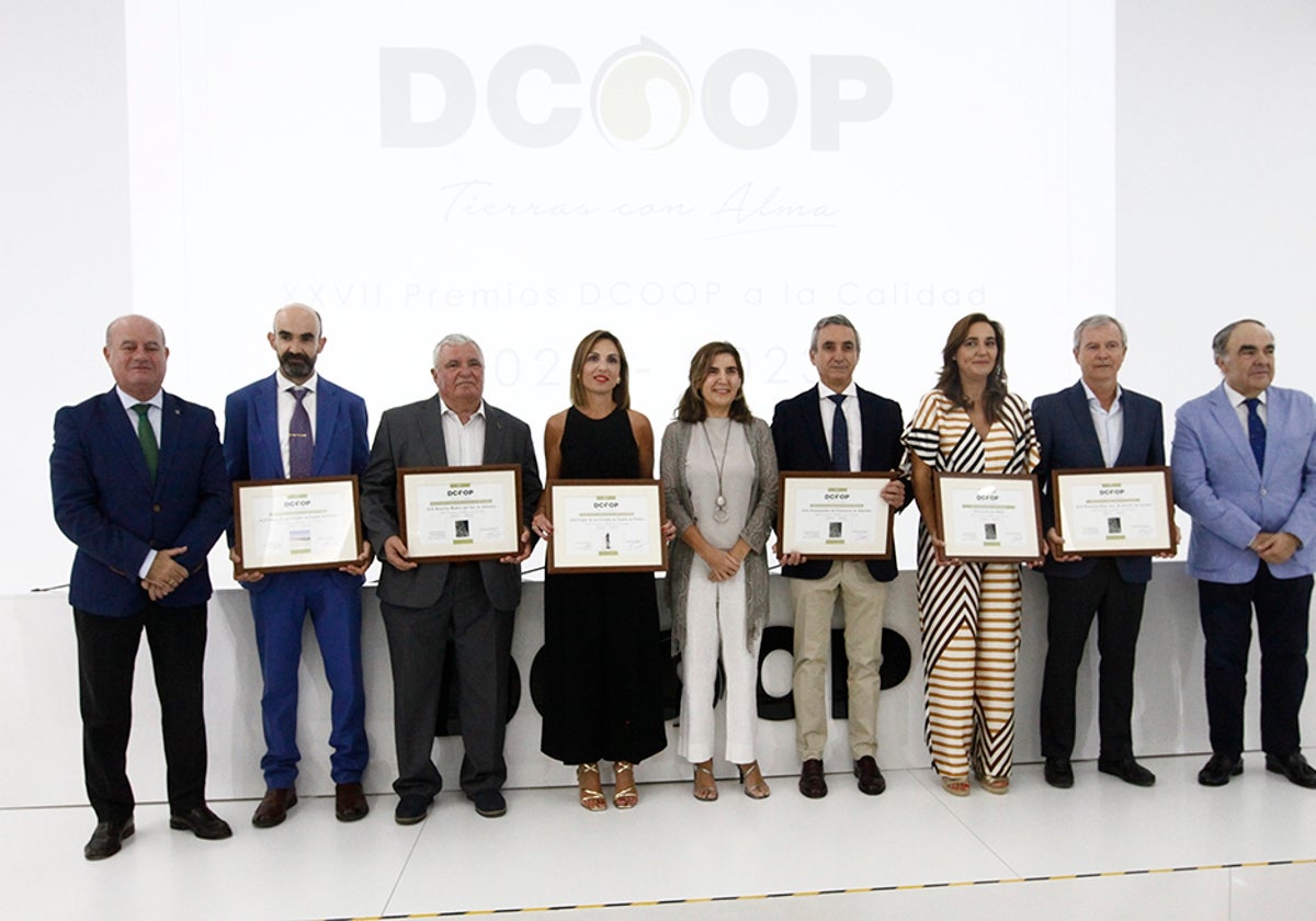 Premiados con la consejera Rocío Blanco, el alcalde Manuel Barón y el presidente de Dcoop, Antonio Luque