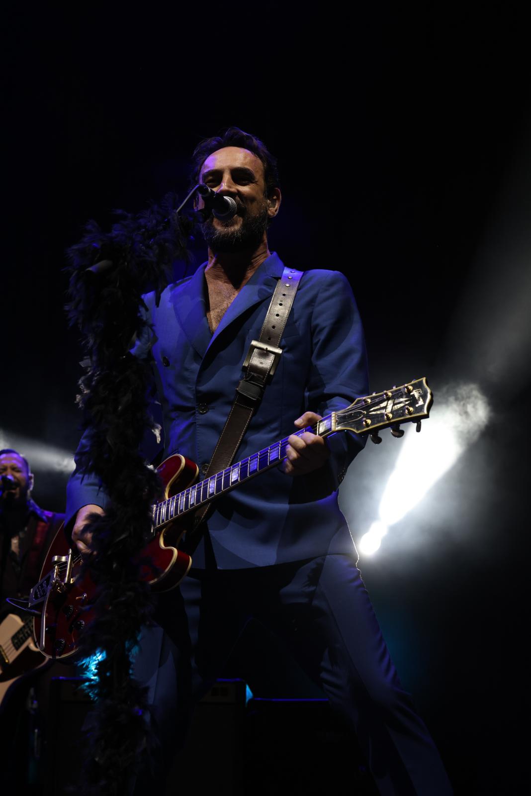 Loquillo reivindica el rock en su concierto en La Malagueta