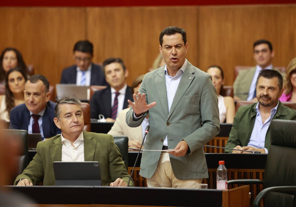 Juanma Moreno, el pasado jueves en el Parlamento.