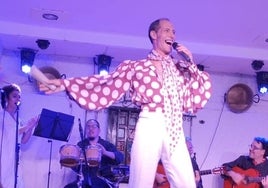 El actor y cantante malagueño Manuel Bandera es el protagonista del espectáculo 'A Rumba Abierta'.